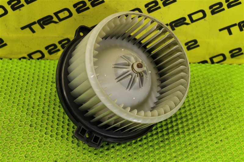 Мотор печки Vista 2002 ZZV50 1ZZ-FE