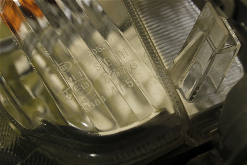 Повторитель поворота в бампер передний правый Prius 2014 ZVW30 2ZR-FXE Повторитель поворота в бампер передний правый Prius 2014 ZVW30 2ZR-FXE