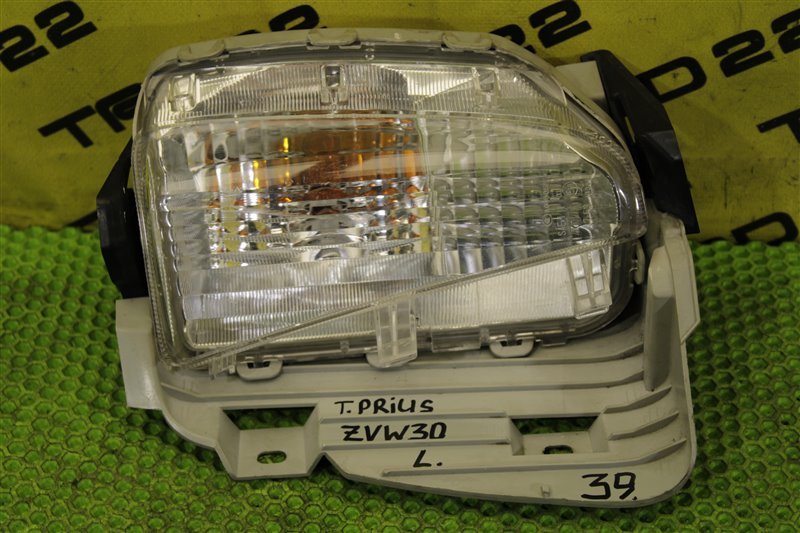 Повторитель поворота в бампер передний левый Toyota Prius 2014 ZVW30 2ZR-FXE 81521-47040 контрактная