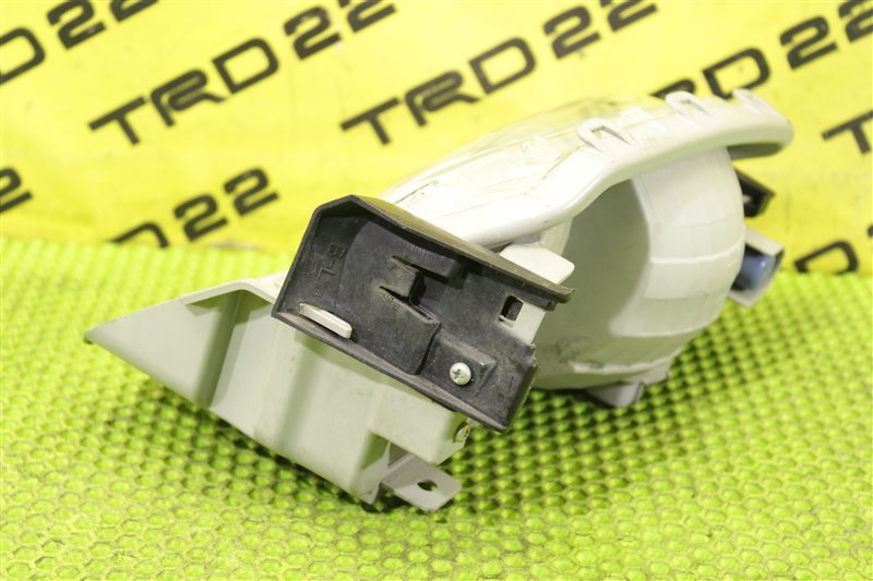 Повторитель поворота в бампер передний левый Prius 2014 ZVW30 2ZR-FXE