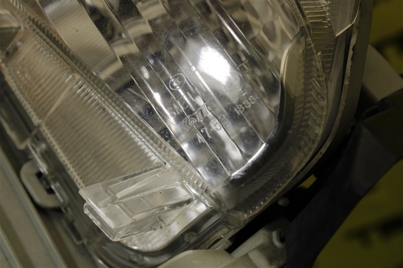 Повторитель поворота в бампер передний левый Prius 2014 ZVW30 2ZR-FXE