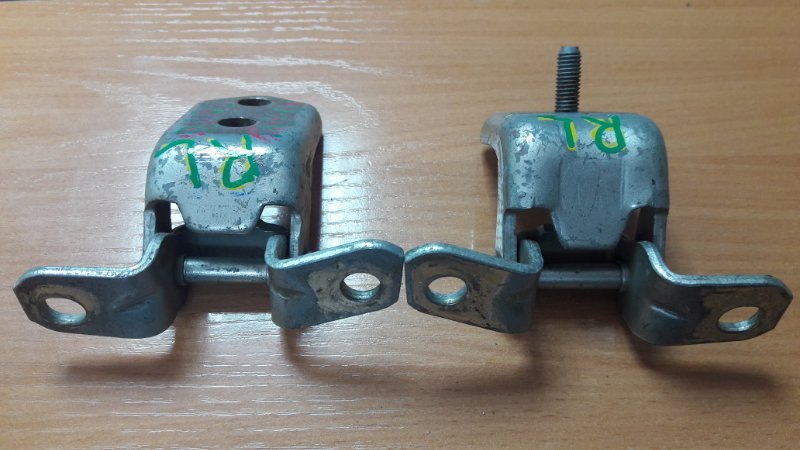Петля двери задняя левая DEMIO 2004 DY5W ZY-VE