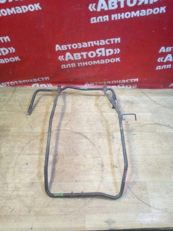 Крепление запасного колеса Toyota Regius RCH47W 3RZ-FE 09.1999 с болтом