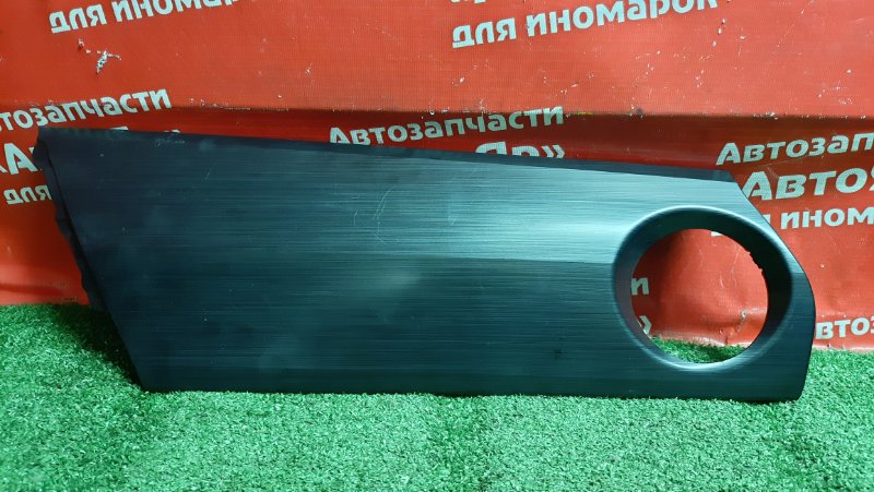 Накладка пластиковая в салон Toyota Auris ZRE186H 2ZR-FAE 09.2012 55470-12020 / 55470-12030