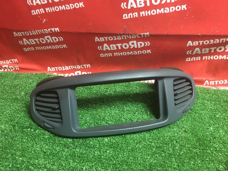 Рамка магнитофона Toyota Regius RCH47W 3RZ-FE 05.2001 55405-26080