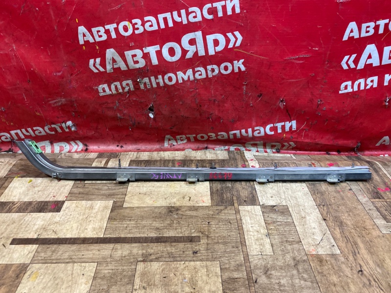 Полозья сдвижной двери Nissan Elgrand ATWE50 ZD30DDTI 12.2000 задняя левая 77761VE000