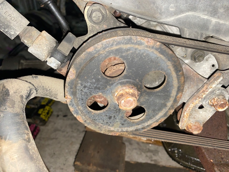 Насос гидроусилителя Toyota Kluger MCU25W 1MZ-FE 07.2001 44320-48030