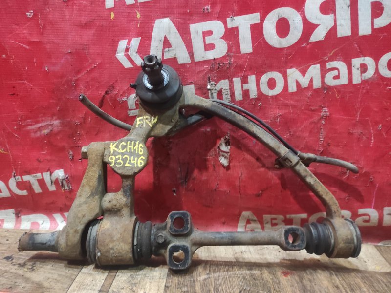 Рычаг Toyota Granvia KCH16W 1KZ-TE 1998 передний правый Верхний.