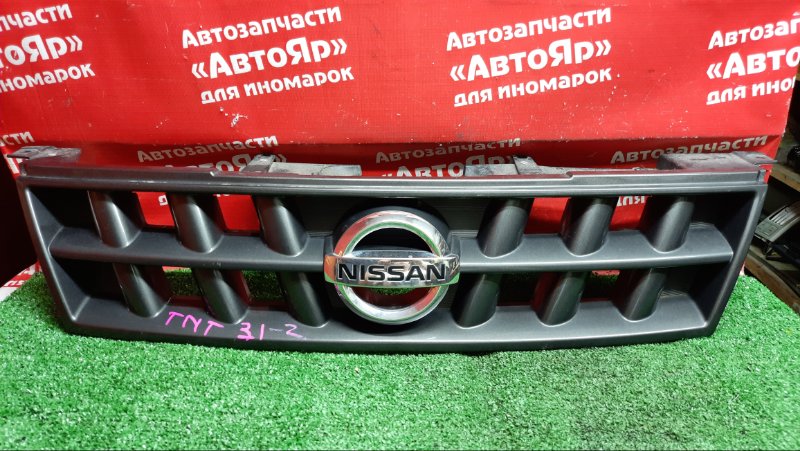 Решетка радиатора Nissan X-Trail TNT31 QR25DE 02.2008 (красн)