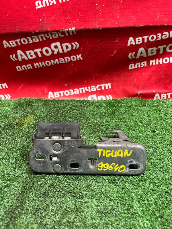 Замок капота Volkswagen Tiguan 5NCAW CAWB 01.2009 1K0823480