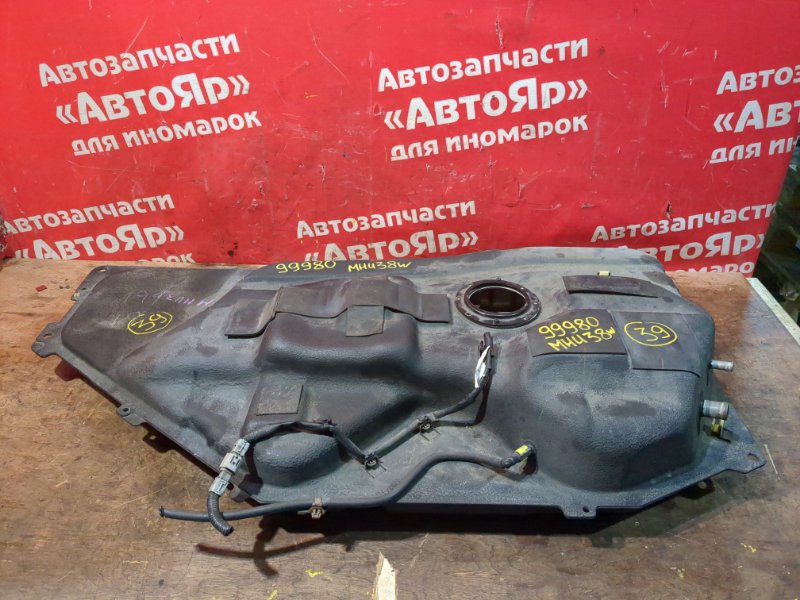 Бензобак Toyota Harrier MHU38W 3MZ-FE 07.2007 77001-48121