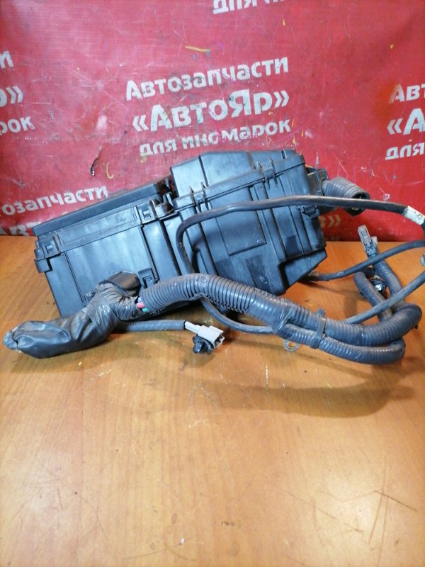 Блок предохранителей Nissan X-Trail TNT31 QR25DE 02.2008 Под капот.