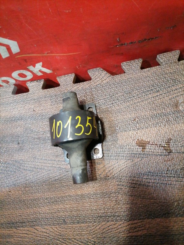 Подушка кпп Toyota Regius RCH47W 3RZ-FE 2001