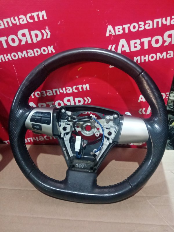 Руль Toyota Voxy ZRR70W 3ZR-FAE 2010.08 Кожа, мультируль, цвет черный.