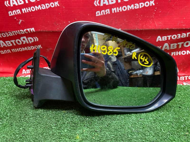 Зеркало Toyota Voxy ZWR80G 2ZR-FXE 2016 переднее правое 7 контактов, потертости