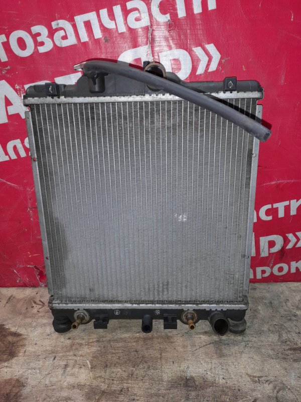 Радиатор основной Honda Partner EY7 D15B 2002 АКПП. Подмяты соты. 19010-P7E-902