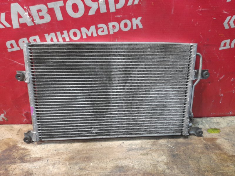 Радиатор кондиционера Mitsubishi Delica PD6W 6G72 2004 Подмяты соты. MB946630