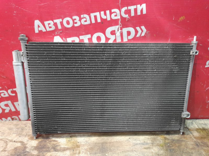 Радиатор кондиционера Honda Vezel RU3 LEB 2014 Подмяты соты, погнут.