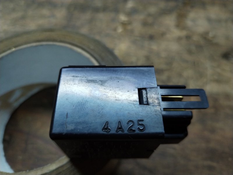 Реле MITSUBISHI PAJERO V26W 4M40-T