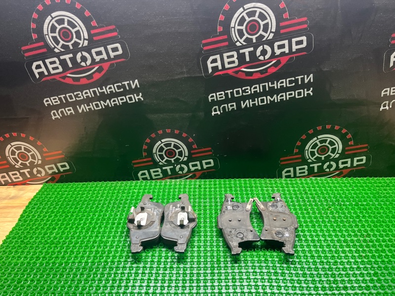 Тормозные колодки переднее SUBARU TRAVIQ 2001 XM220 Z22SE Б/У