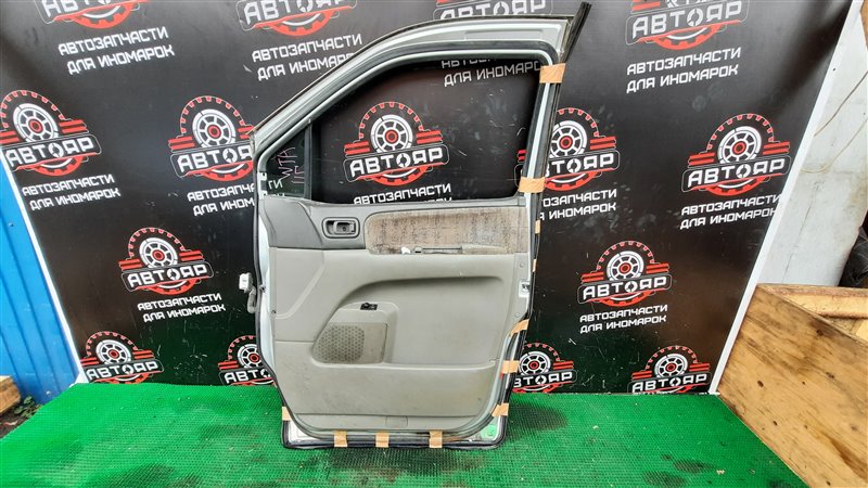 Дверь боковая передняя правая ELGRAND 2001 ATWE50 ZD30DDTI