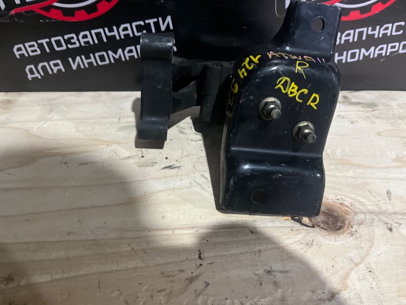 Подушка двигателя правая ELGRAND 2001 ATWE50 ZD30DDTI