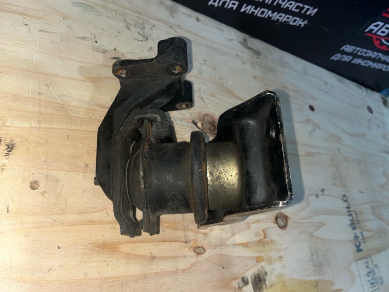 Подушка двигателя правая ELGRAND 2001 ATWE50 ZD30DDTI
