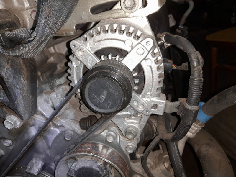 Генератор TOYOTA COROLLA FIELDER 2008 ZRE142G 2ZR-FE 27060-37020 Б/У