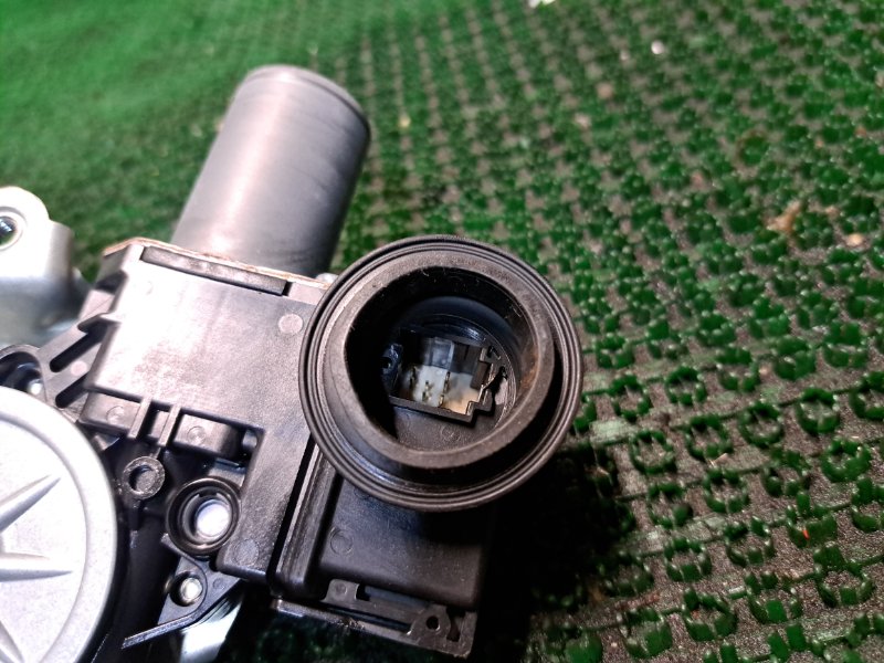 Стеклоподъемник задний левый VOXY 2014 ZWR80G 2ZR-FXE