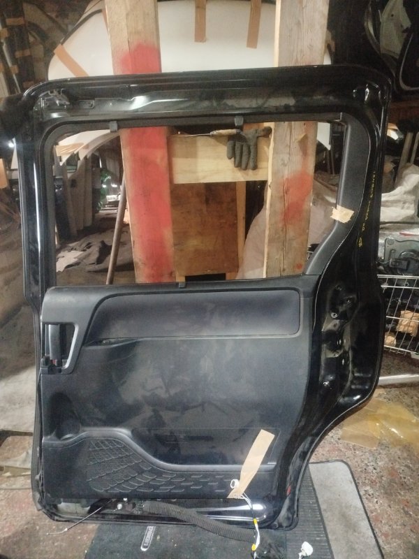 Дверь боковая задняя правая VOXY 2014 ZWR80G 2ZR-FXE