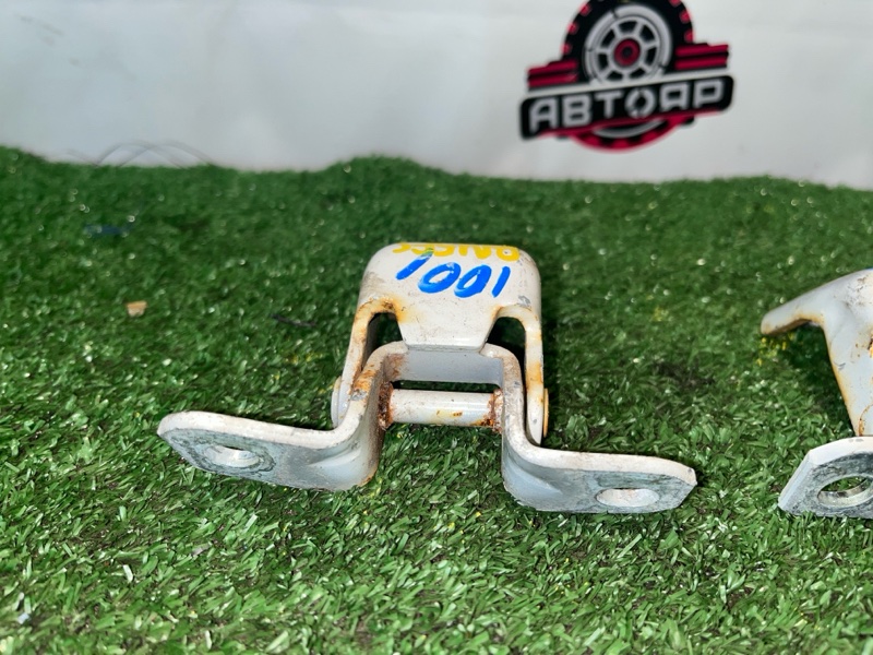 Петля двери передняя правая AXELA 2014 BM5FS P5-VPS