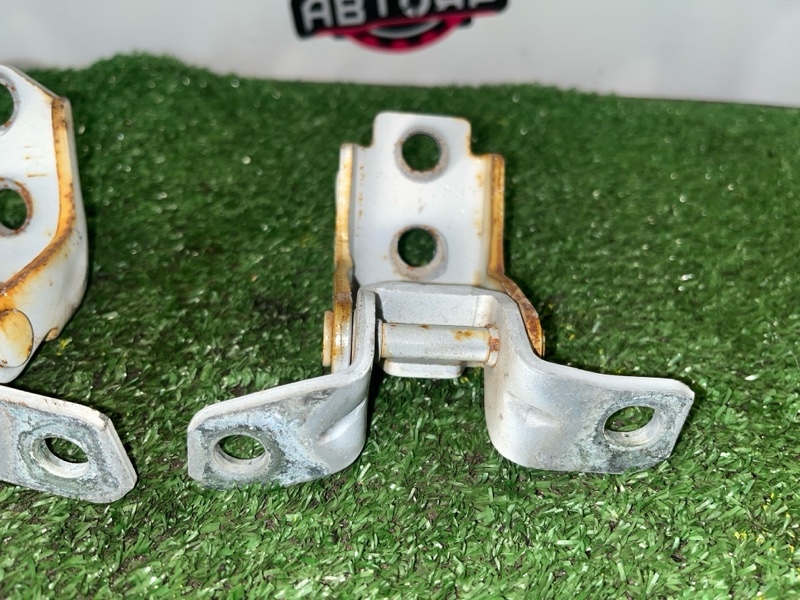 Петля двери передняя правая AXELA 2014 BM5FS P5-VPS