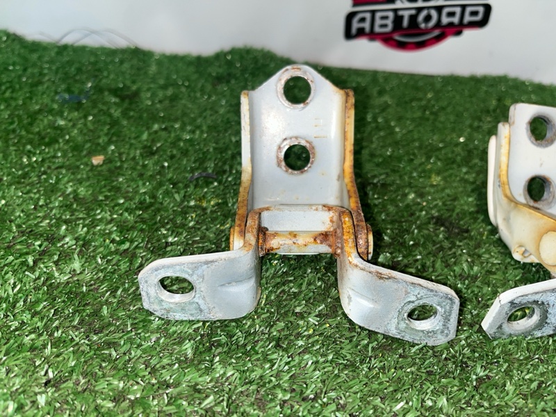 Петля двери передняя правая AXELA 2014 BM5FS P5-VPS