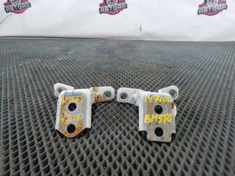 Петля двери передняя левая MAZDA AXELA 2014 BM5FS P5-VPS KD53-59-210A контрактная