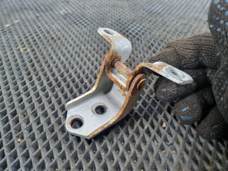 Петля двери передняя левая AXELA 2014 BM5FS P5-VPS