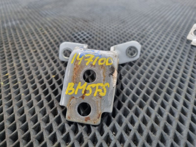 Петля двери передняя левая AXELA 2014 BM5FS P5-VPS