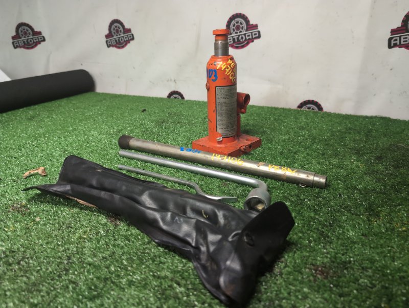 Домкрат DELICA 1997 PE8W 4M40-T