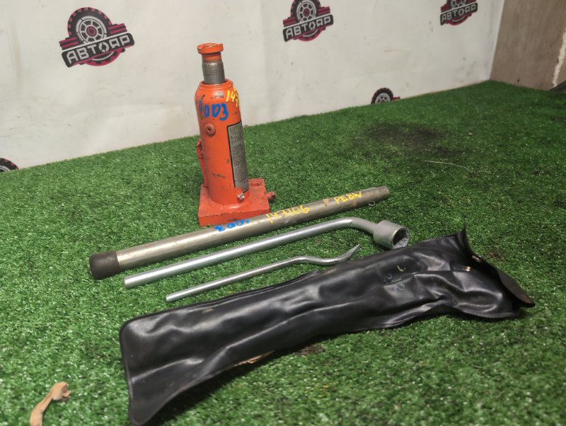 Домкрат MITSUBISHI DELICA PE8W 4M40-T