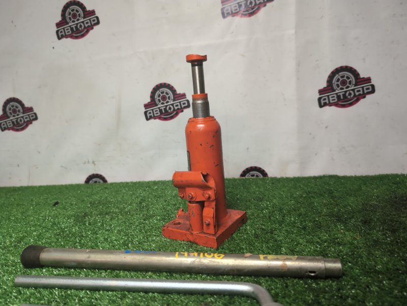 Домкрат DELICA 1997 PE8W 4M40-T