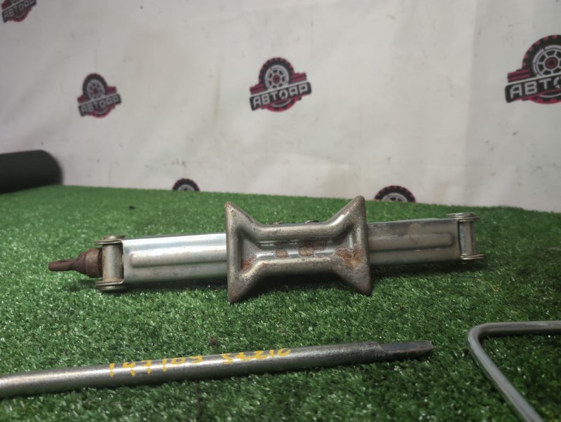 Домкрат CORONA PREMIO 1999 ST210 3S-FSE