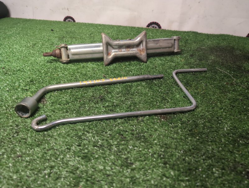 Домкрат CORONA PREMIO 1999 ST210 3S-FSE