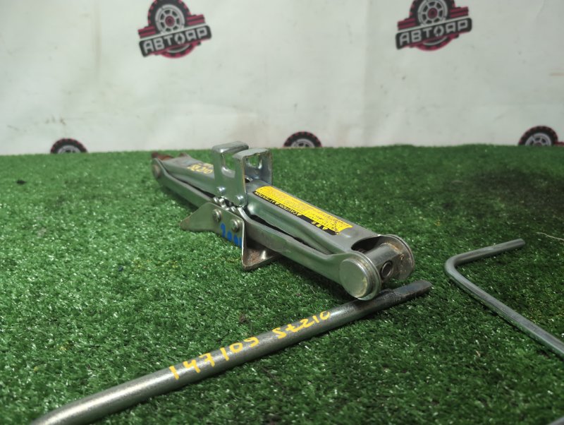 Домкрат CORONA PREMIO 1999 ST210 3S-FSE