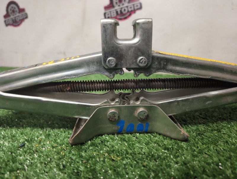 Домкрат CORONA PREMIO 1999 ST210 3S-FSE