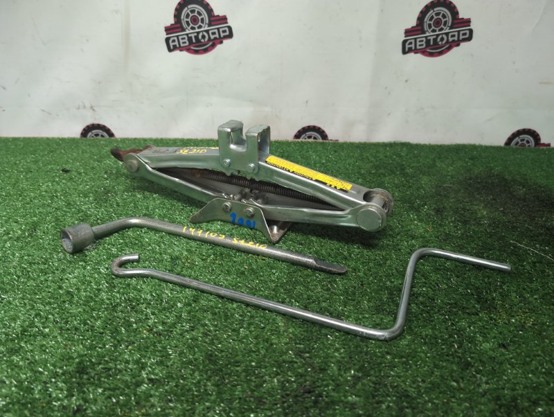 Домкрат CORONA PREMIO 1999 ST210 3S-FSE