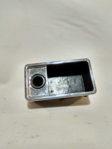 Пепельница Bmw E39 Пепельница Bmw E39
