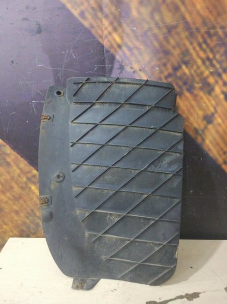 Подкрылок задний левый Navigator 2003 5.4 Подкрылок задний левый Navigator 2003 5.4