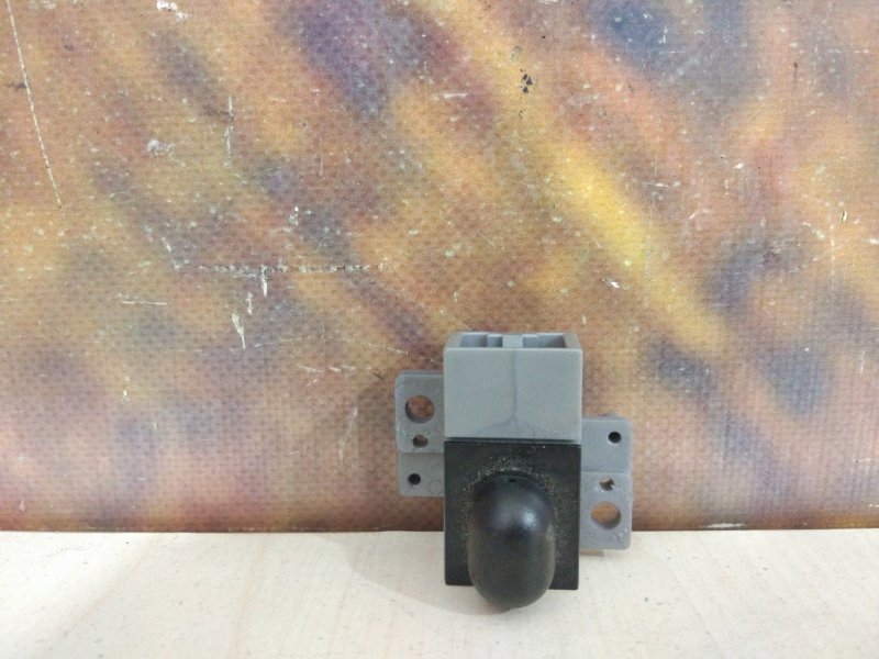 Запчасть датчик света Lincoln Navigator 2003 5.4 1L2T-14A597-AA контрактная Датчик света Lincoln Navigator 2003 5.4 1L2T-14A597-AA контрактная