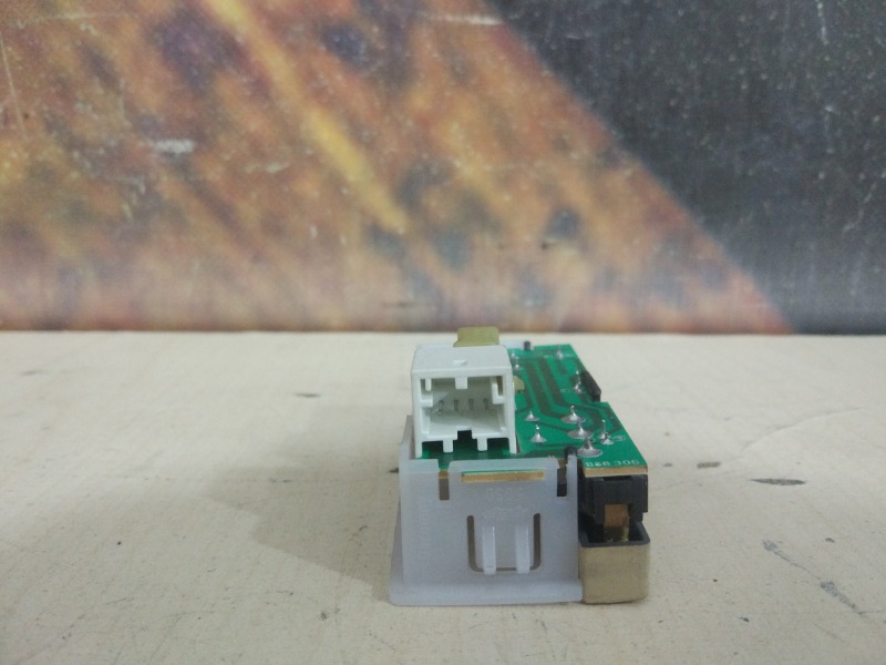 Плафон салона Volkswagen Touareg 7L AXQ/4 Плафон салона Volkswagen Touareg 7L AXQ/4