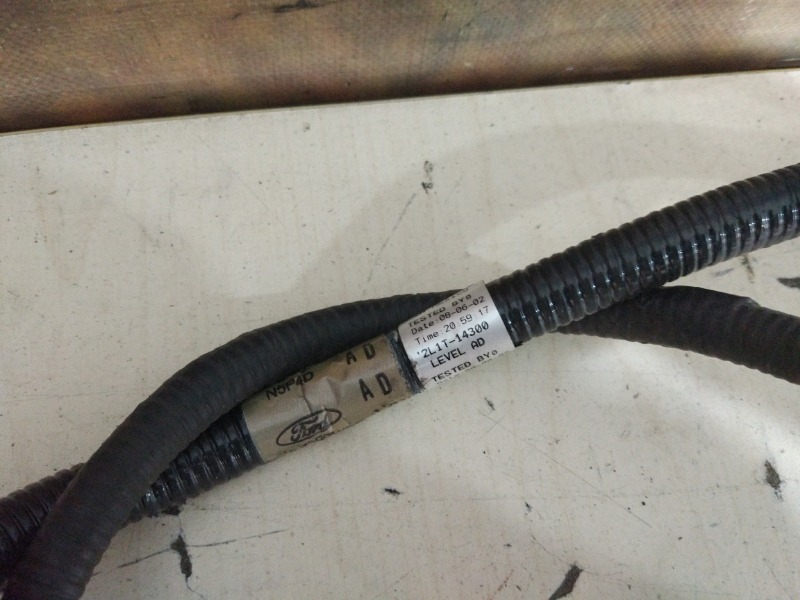 Клемма с проводом Navigator 2002 5.4L DOHC