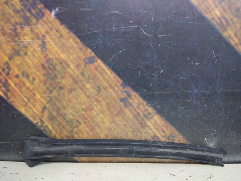 Запчасть молдинг лобового стекла левый Cadillac Escalade 2002 LQ9 15770207 контрактная Молдинг лобового стекла левый Cadillac Escalade 2002 LQ9 15770207 контрактная